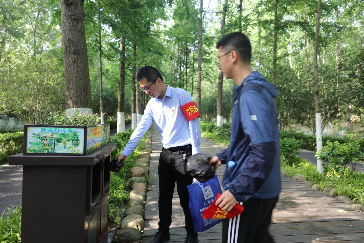 集團志願服務隊赴濱湖濕...